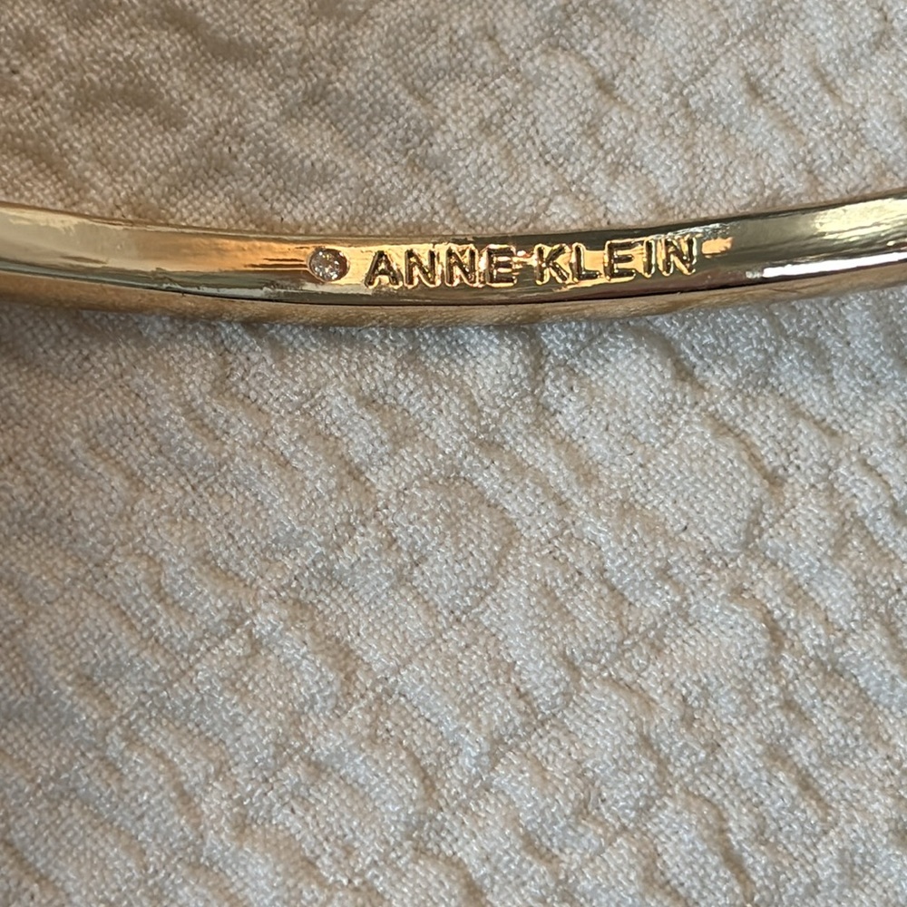NWOT Set of Anne Klein Bangle Bracelets - Picture 4 of 7